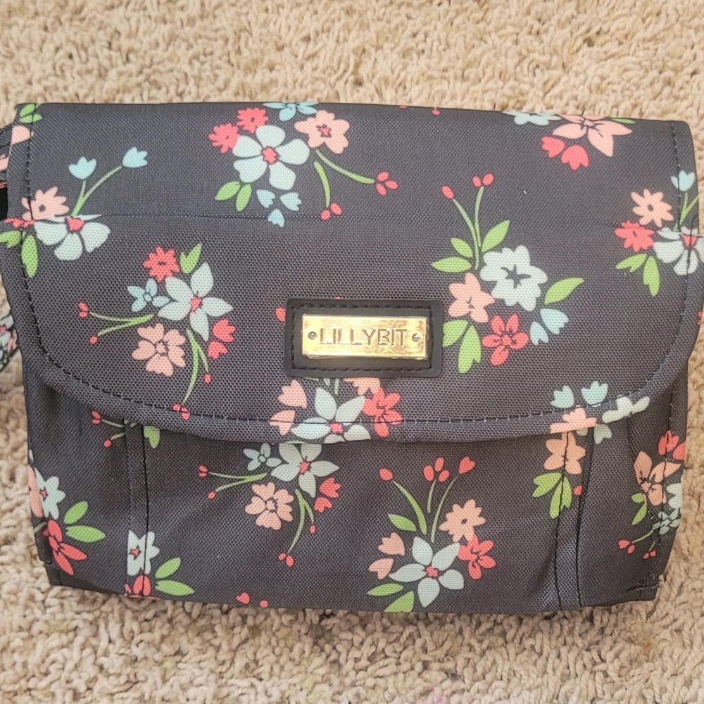 Lillybit Uptown Diaper Bag/Clutch/Tote/Purse/. Changing Pad. Floral Print NWOT